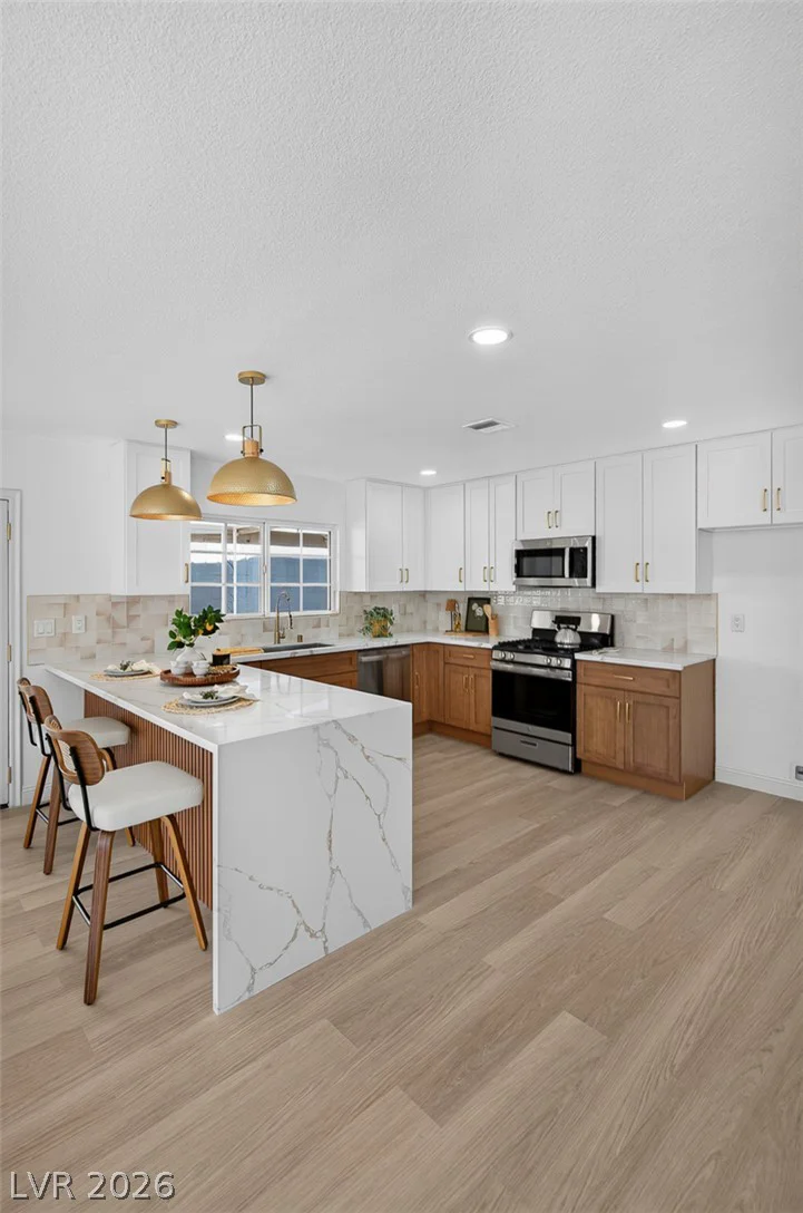 3939 Meadowglen, Las Vegas, NV 89121