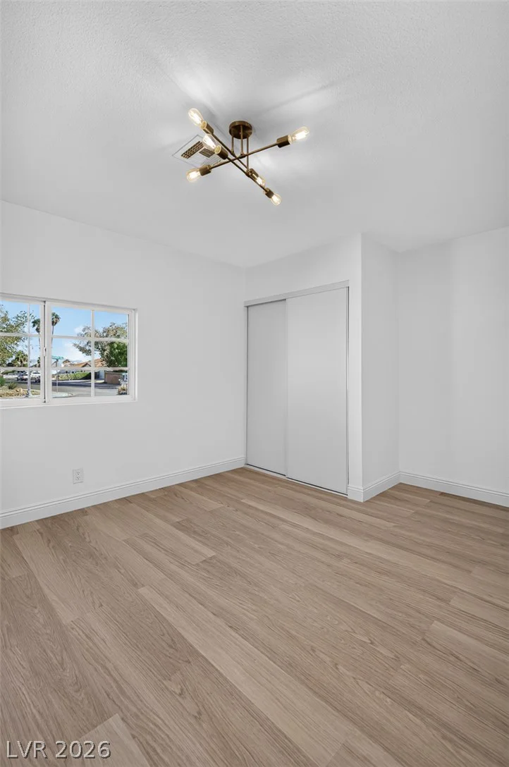 3939 Meadowglen, Las Vegas, NV 89121