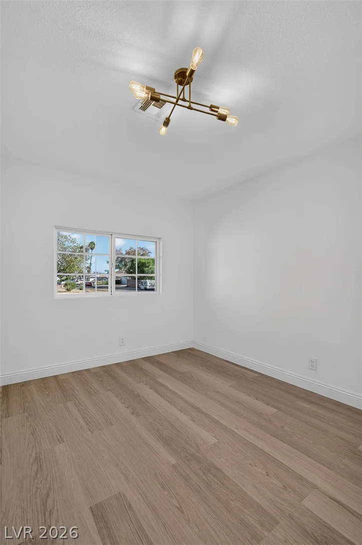 3939 Meadowglen, Las Vegas, NV 89121