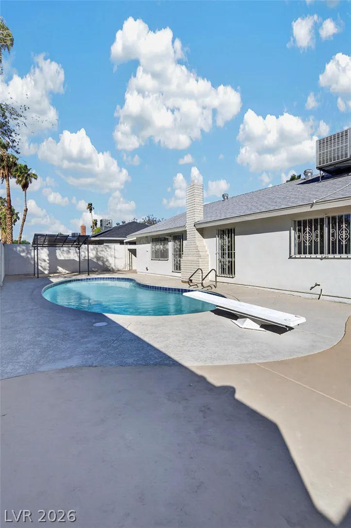 3939 Meadowglen, Las Vegas, NV 89121