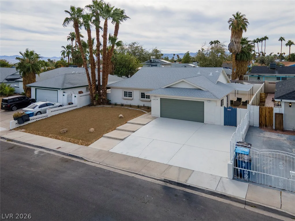 3939 Meadowglen, Las Vegas, NV 89121