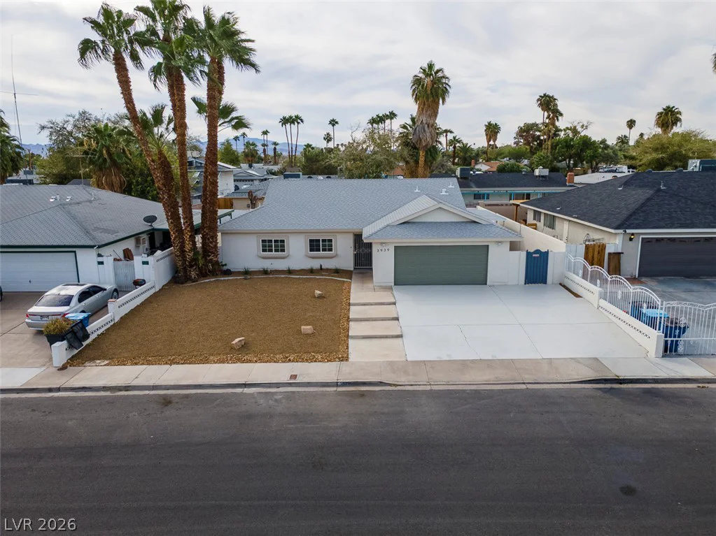 3939 Meadowglen, Las Vegas, NV 89121