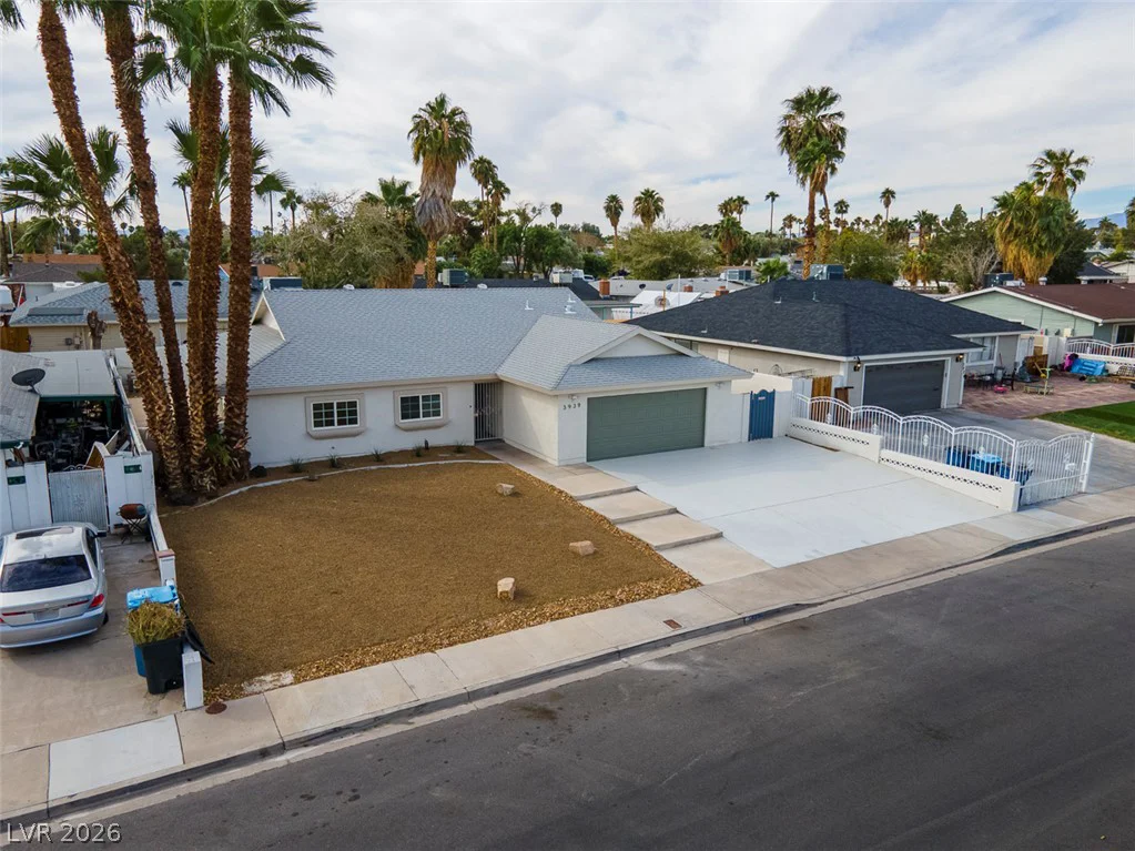 3939 Meadowglen, Las Vegas, NV 89121