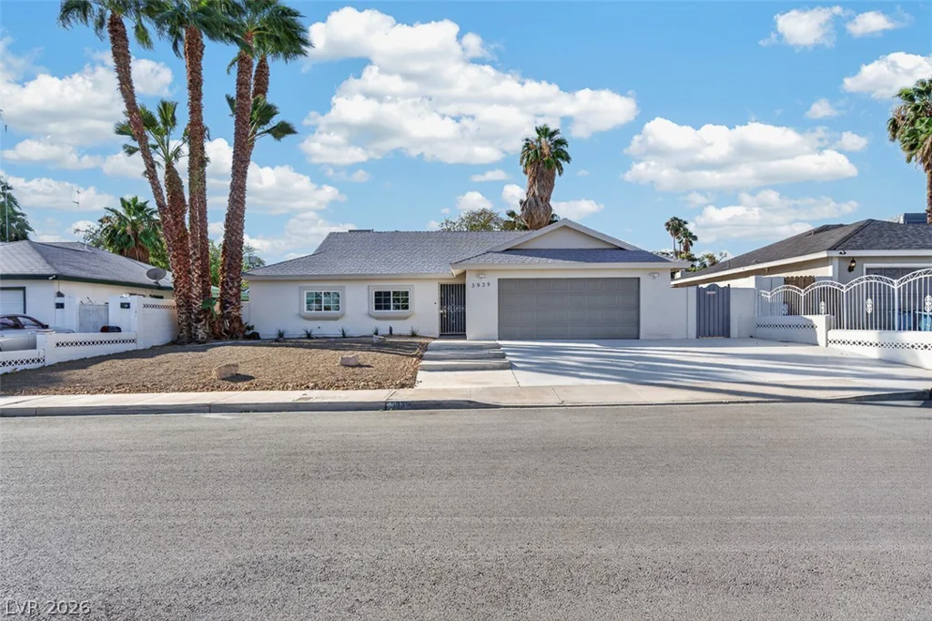 3939 Meadowglen, Las Vegas, NV 89121