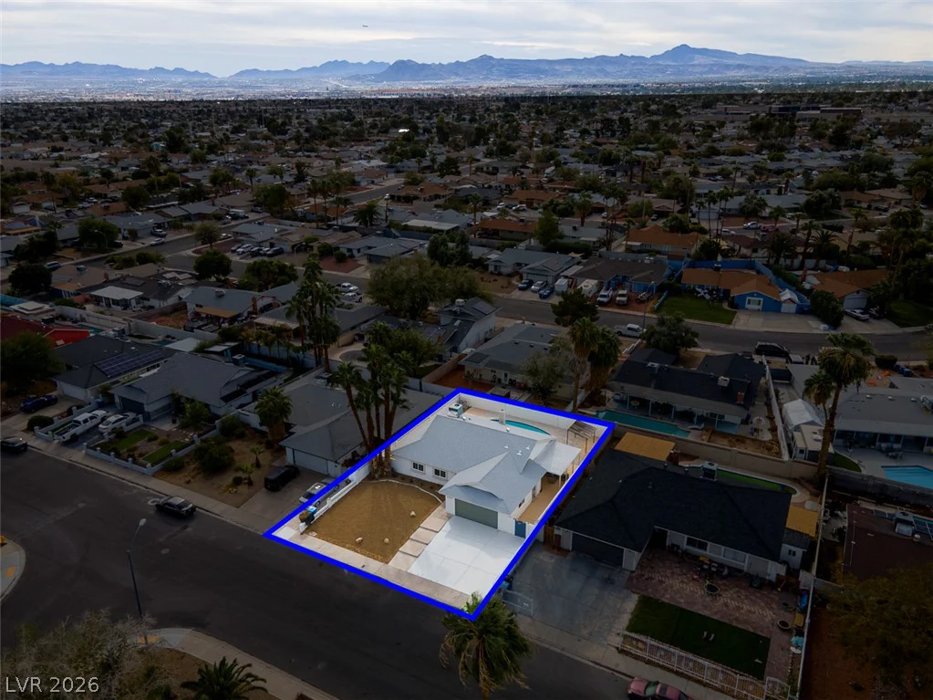 3939 Meadowglen, Las Vegas, NV 89121