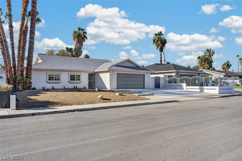 3939 Meadowglen, Las Vegas, NV 89121