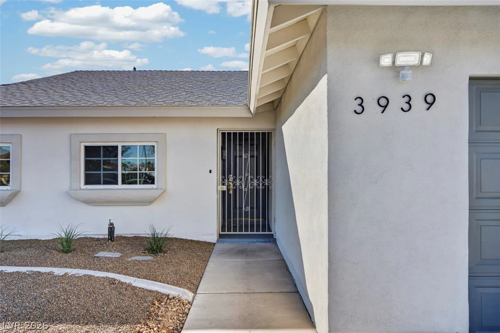 3939 Meadowglen, Las Vegas, NV 89121