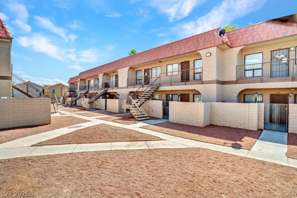 4300 Lamont, Las Vegas, NV 89115