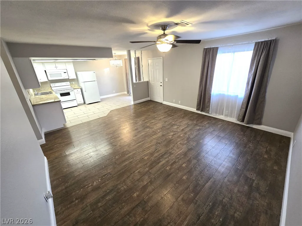 4300 Lamont, Las Vegas, NV 89115