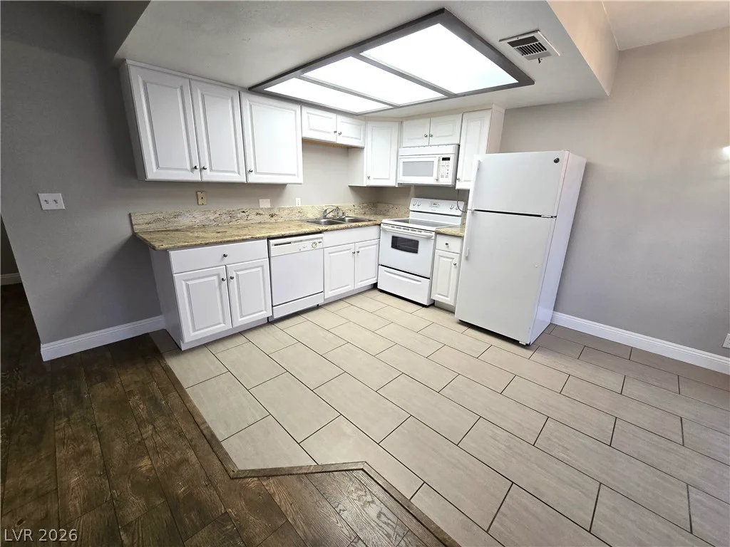 4300 Lamont, Las Vegas, NV 89115