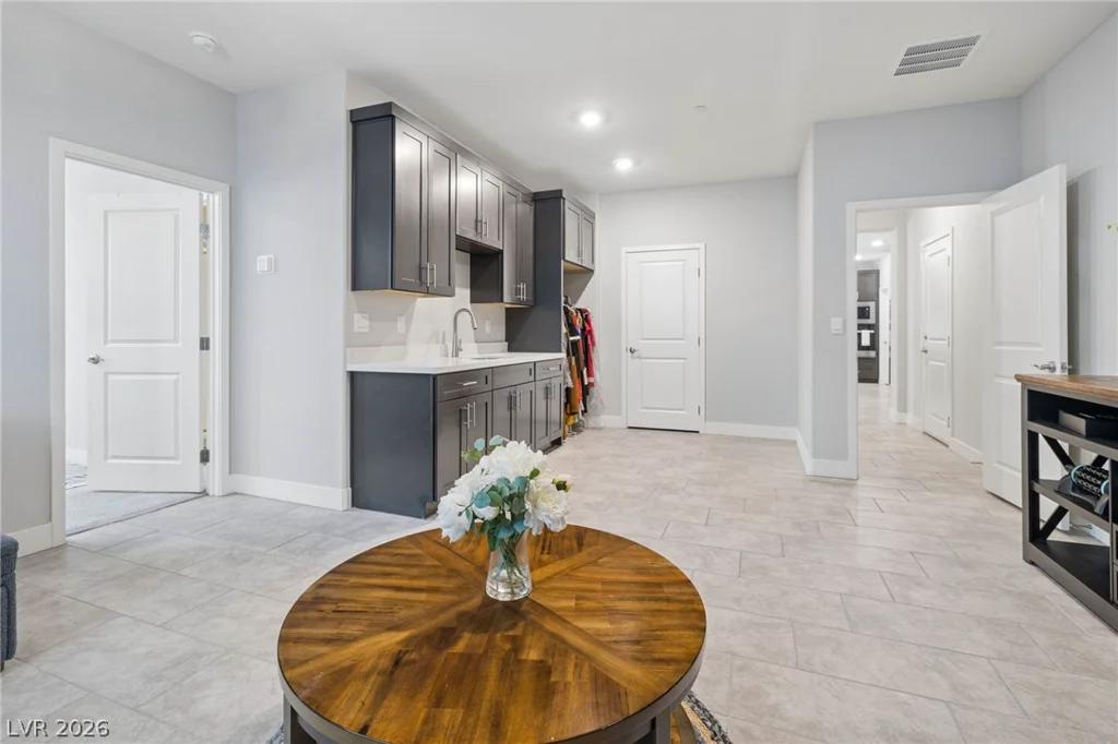 1867 Michael Springs, North Las Vegas, NV 89084
