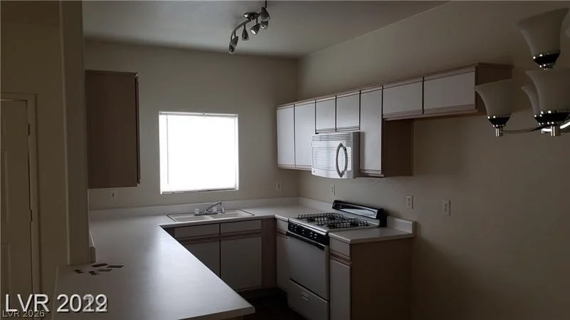 5750 Hacienda, Las Vegas, NV 89122