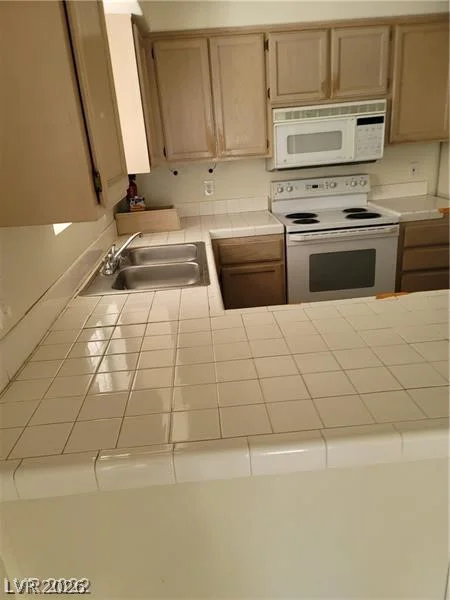 2725 Nellis, Las Vegas, NV 89121