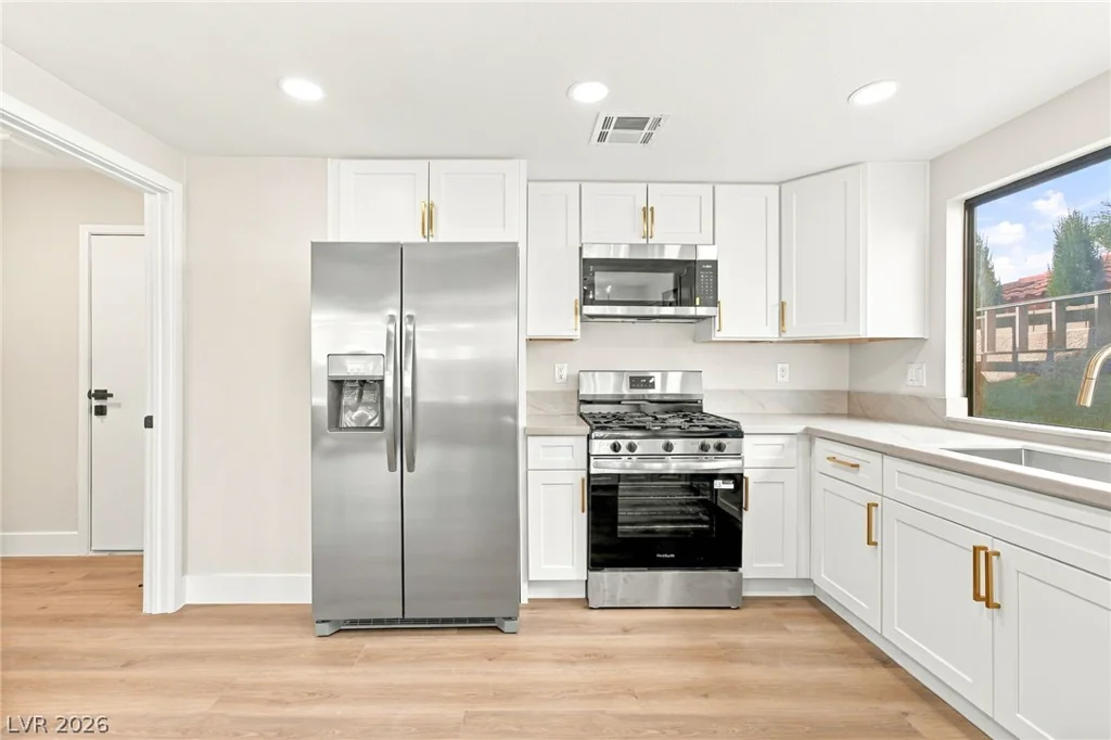 2928 Pleasant Lake, Las Vegas, NV 89117