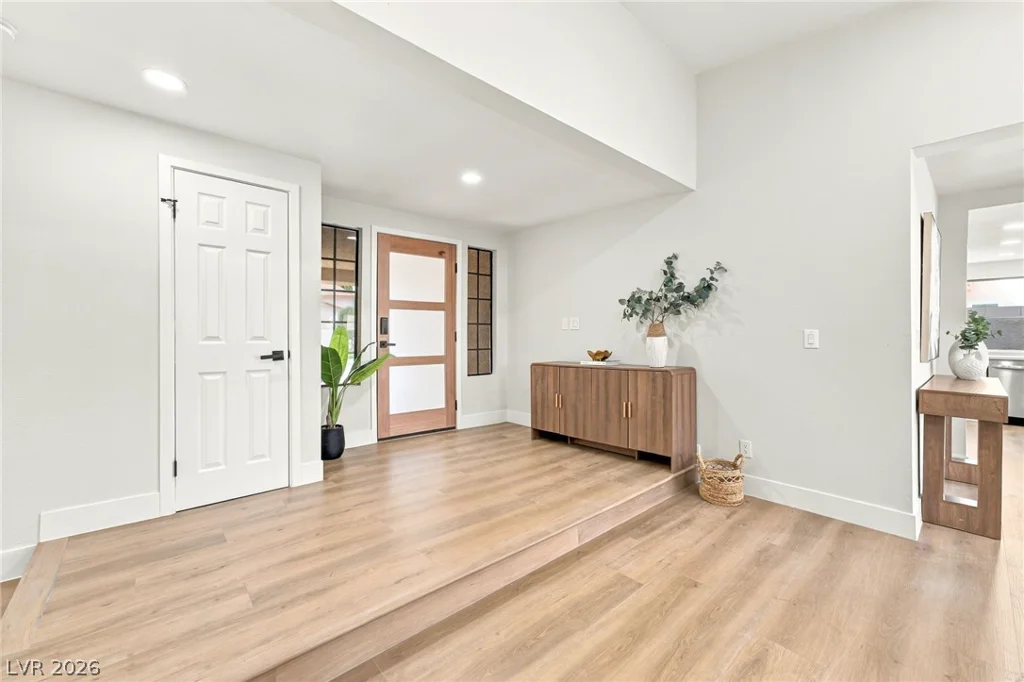 2928 Pleasant Lake, Las Vegas, NV 89117