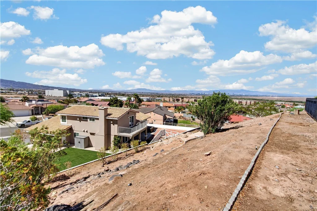 1049 Geranium, Henderson, NV 89011