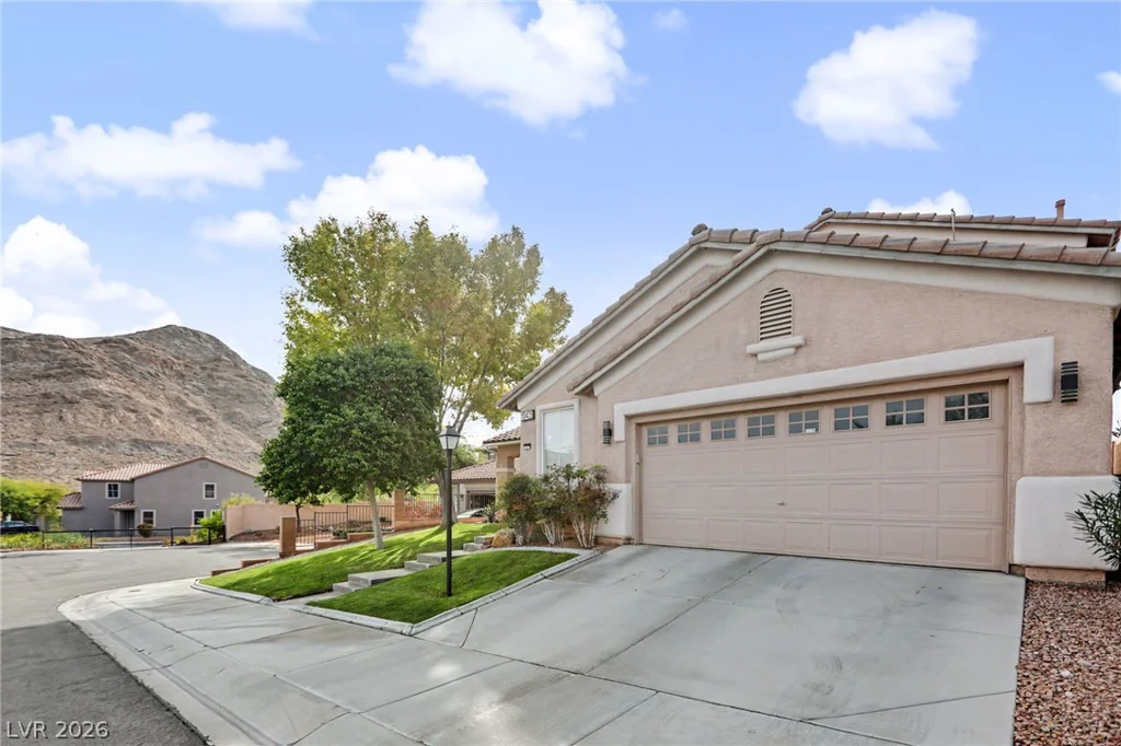 10405 Chimney Flat, Las Vegas, NV 89129