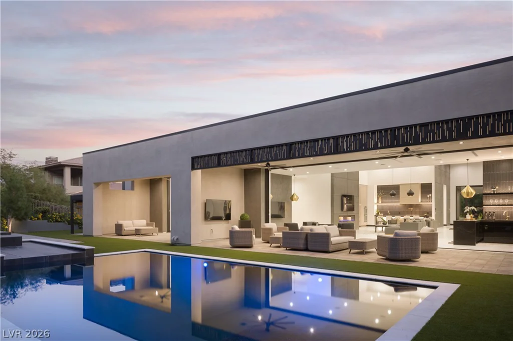 38 Skybird, Las Vegas, NV 89135
