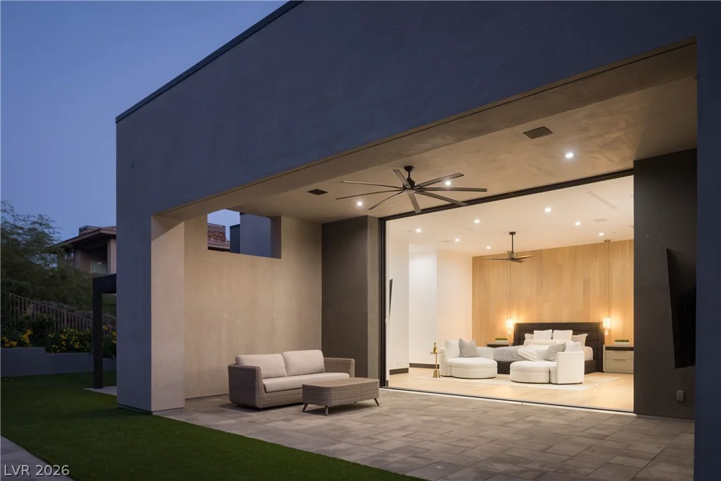 38 Skybird, Las Vegas, NV 89135