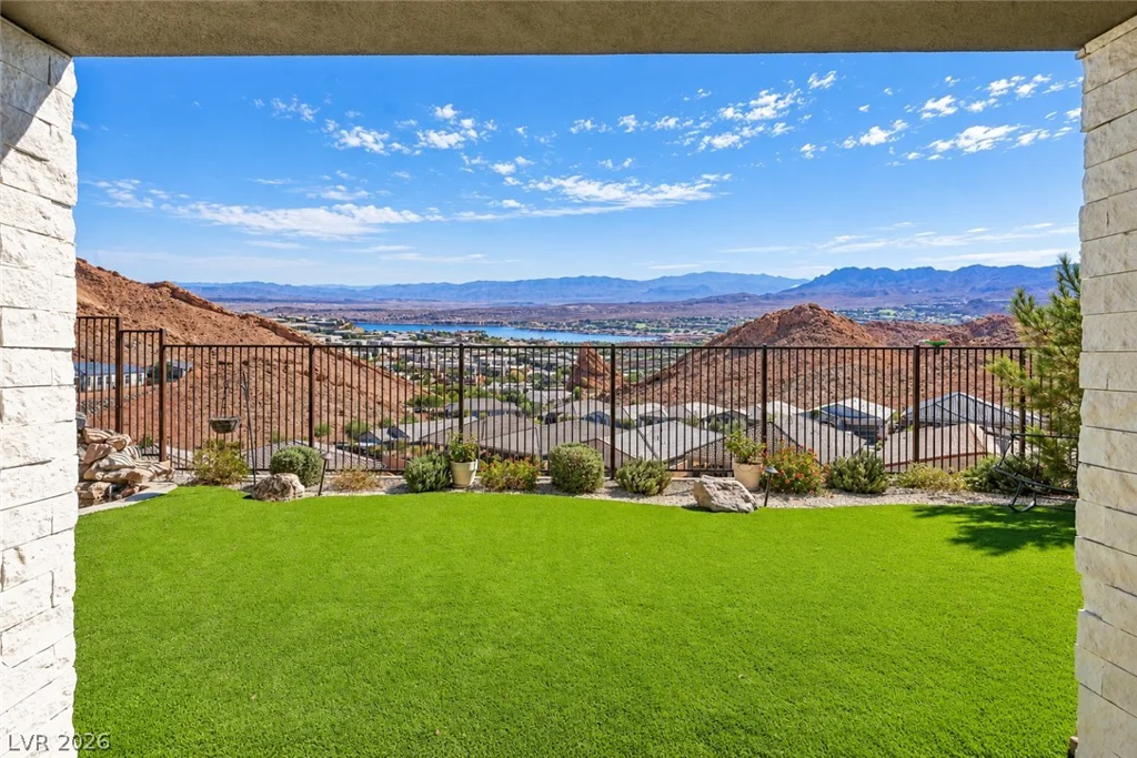 48 Tatahatso Point, Henderson, NV 89011