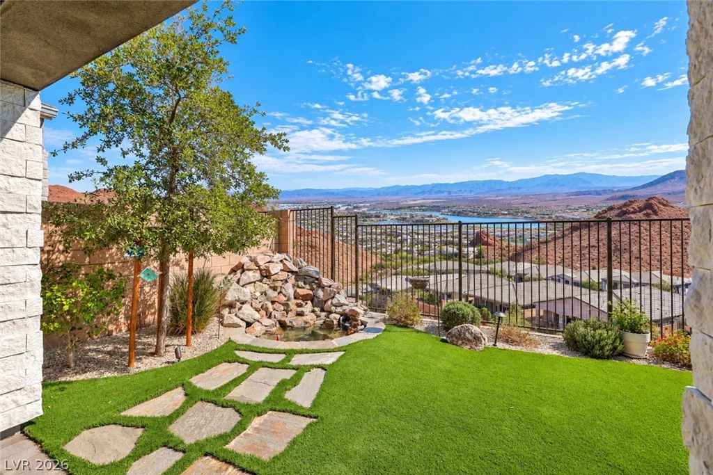 48 Tatahatso Point, Henderson, NV 89011