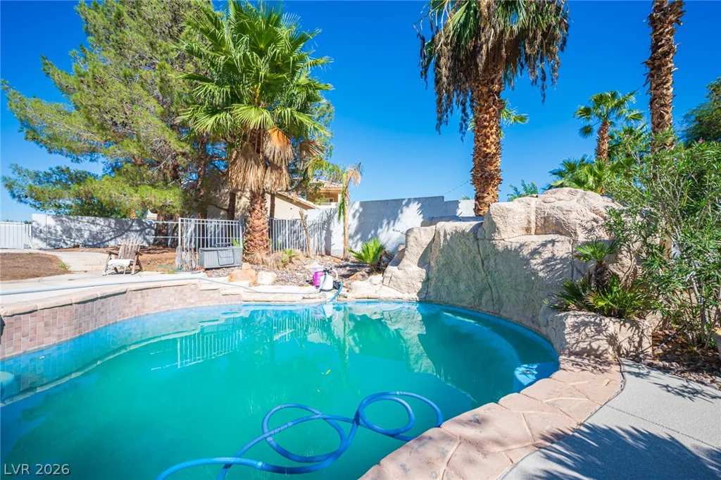 8225 Hidden Crossing, Las Vegas, NV 89129