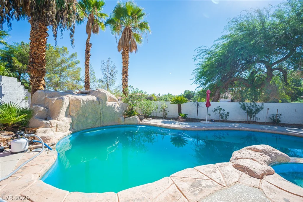 8225 Hidden Crossing, Las Vegas, NV 89129
