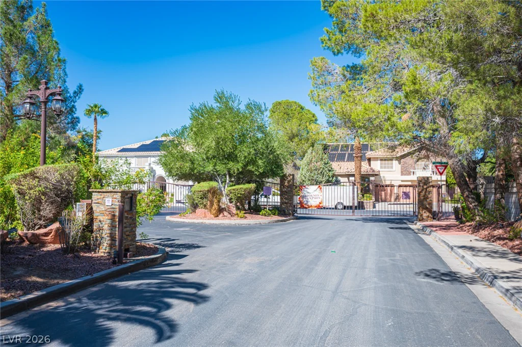 8225 Hidden Crossing, Las Vegas, NV 89129