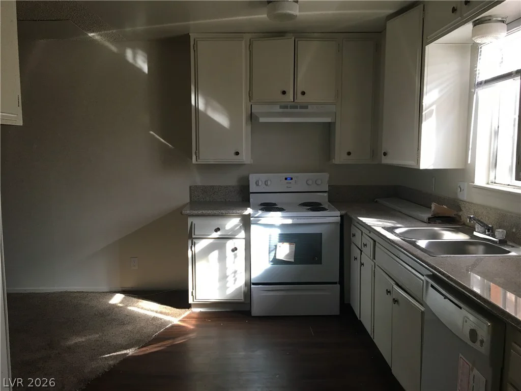 146 Greenbriar Townhouse, Las Vegas, NV 89121