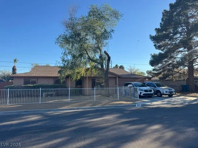 4825 Mohave, Las Vegas, NV 89104