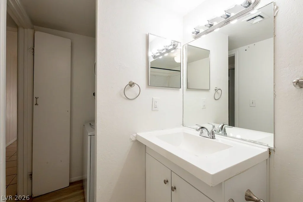 3945 Visby, Las Vegas, NV 89119