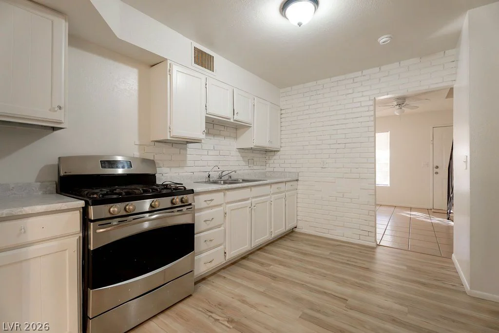 3945 Visby, Las Vegas, NV 89119