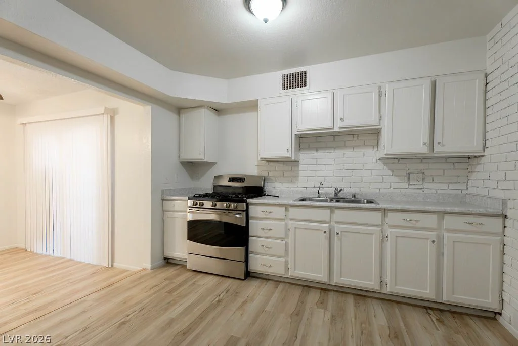 3945 Visby, Las Vegas, NV 89119
