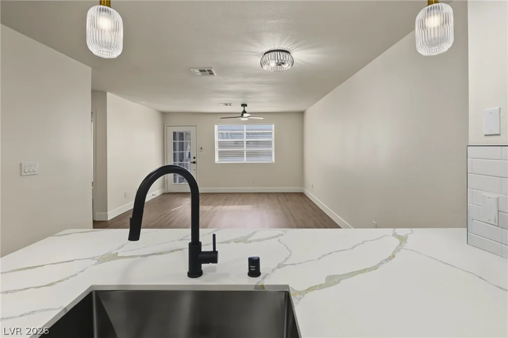 2041 Willowbury, Las Vegas, NV 89108
