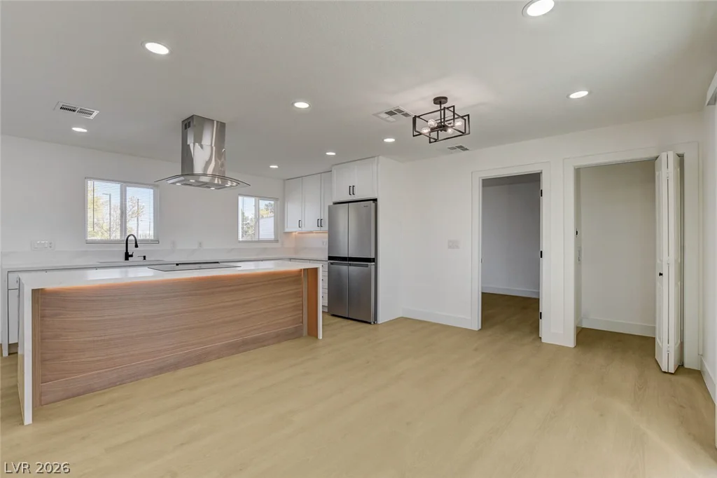 909 Mezpah, Las Vegas, NV 89106