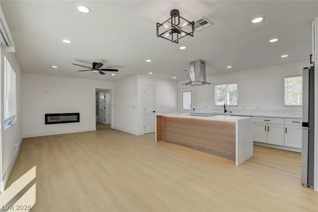 909 Mezpah, Las Vegas, NV 89106