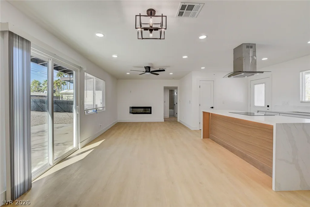 909 Mezpah, Las Vegas, NV 89106