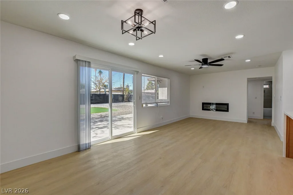 909 Mezpah, Las Vegas, NV 89106