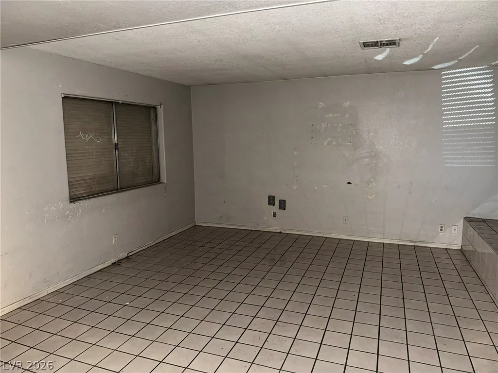 4525 Ogden, Las Vegas, NV 89110