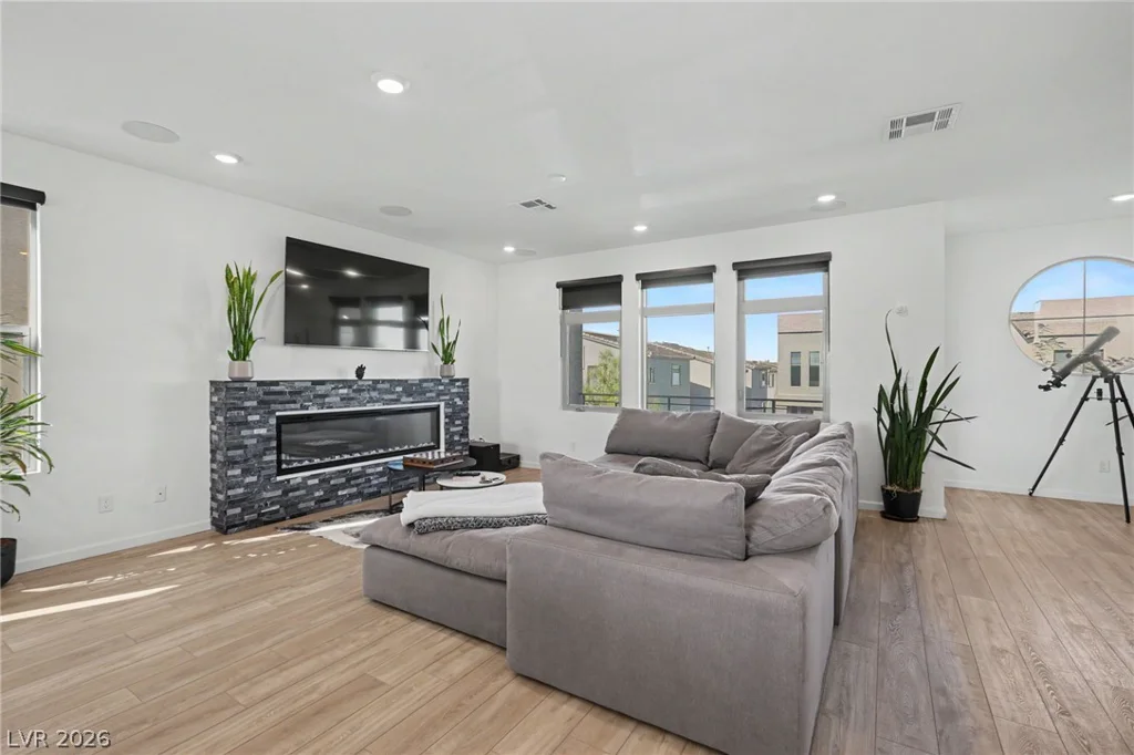 7761 Misty Oaks, Las Vegas, NV 89113