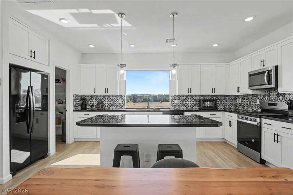 7761 Misty Oaks, Las Vegas, NV 89113