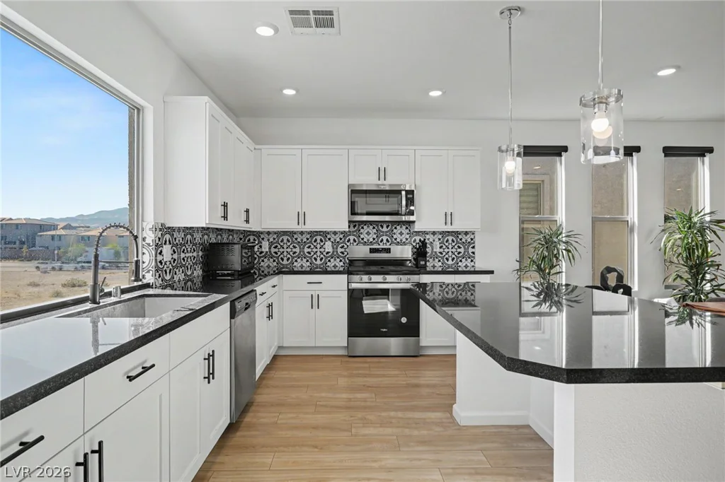 7761 Misty Oaks, Las Vegas, NV 89113