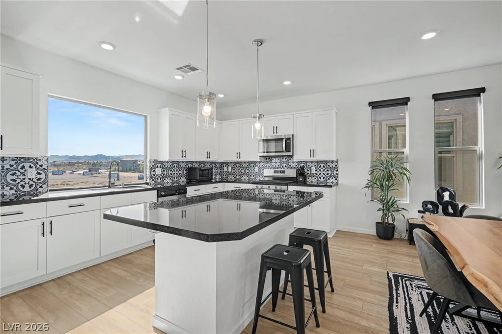 7761 Misty Oaks, Las Vegas, NV 89113