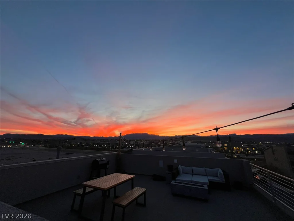 7761 Misty Oaks, Las Vegas, NV 89113
