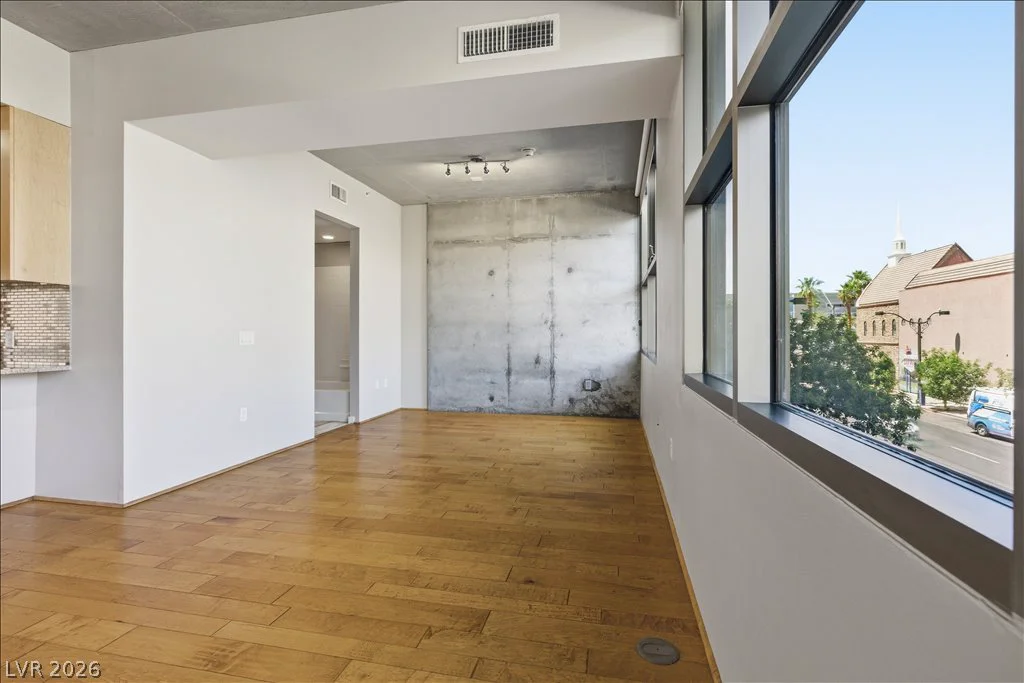 353 Bonneville, Las Vegas, NV 89101