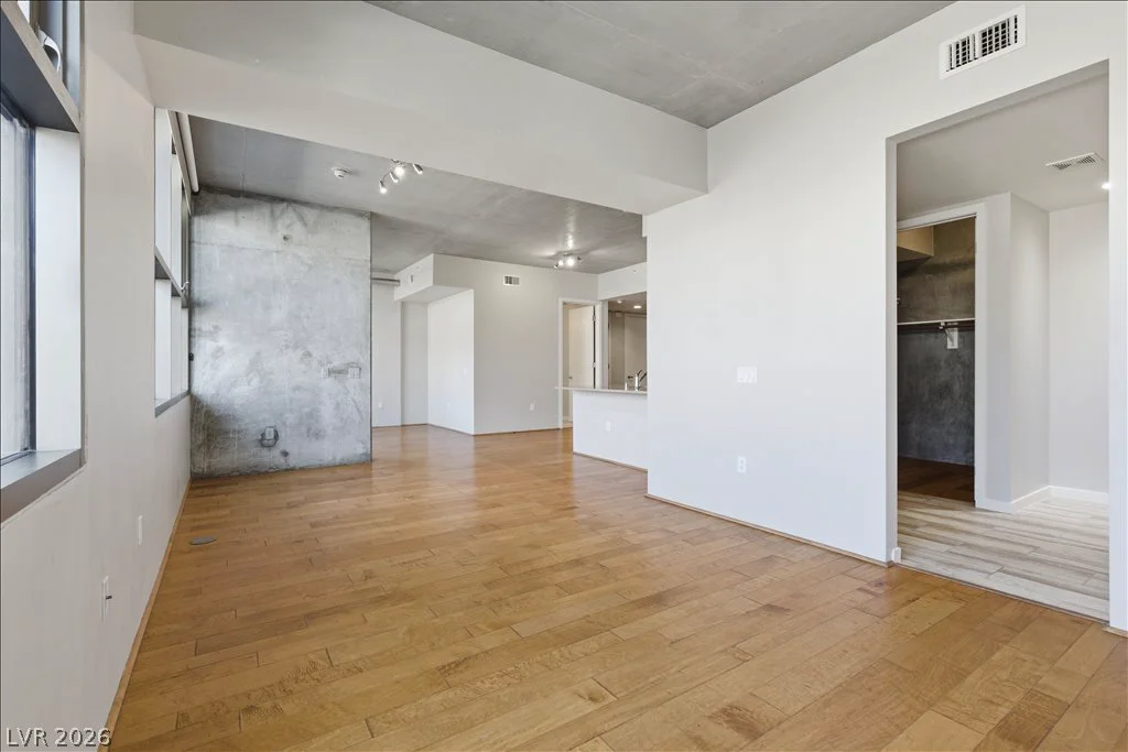 353 Bonneville, Las Vegas, NV 89101
