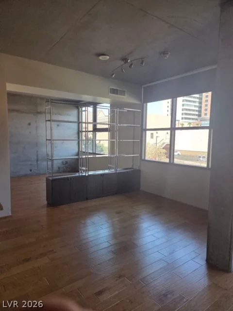 353 Bonneville, Las Vegas, NV 89101