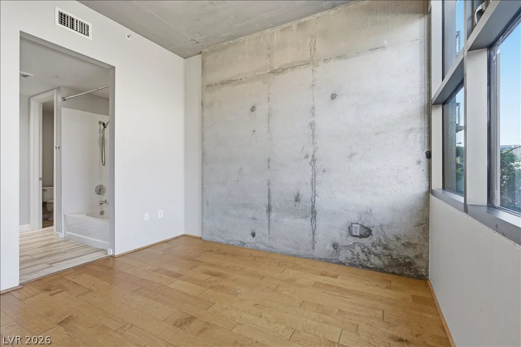 353 Bonneville, Las Vegas, NV 89101