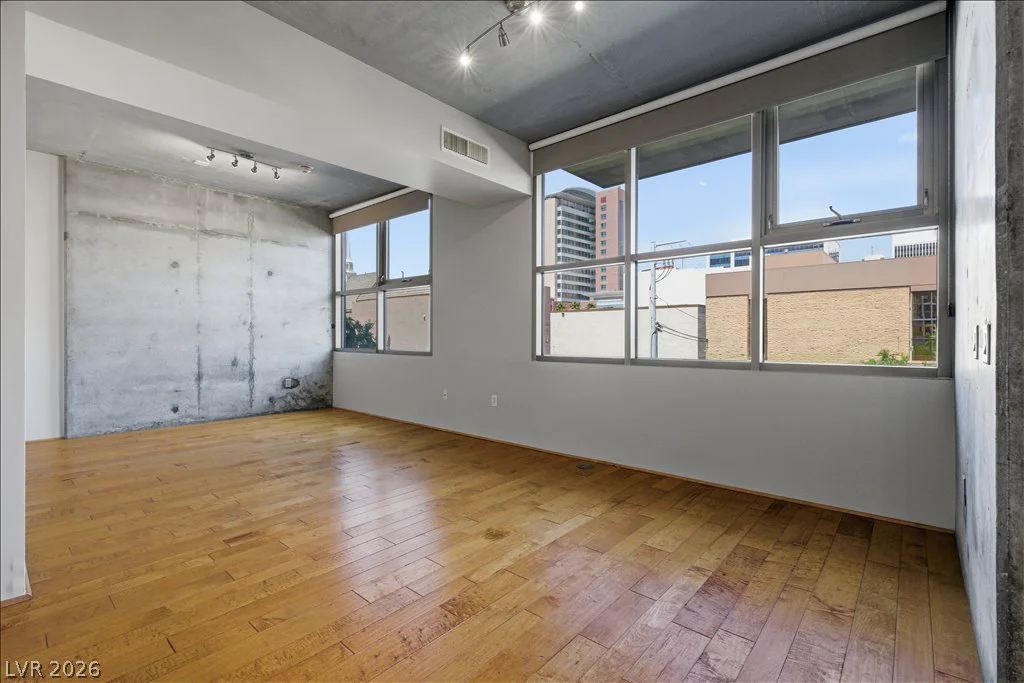 353 Bonneville, Las Vegas, NV 89101