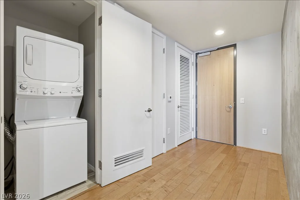 353 Bonneville, Las Vegas, NV 89101